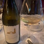 294615560 - ワイン、ラベル撮ったのこれだけ。モンダヴィのシャルドネ。角のないナパ独特の太陽燦々系のシャルドネ。バリックがきれいに掛かってて素晴らしかった。肉の時はナイツバレー最高でした♪