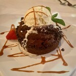 ルース クリス ステーキハウス - デザートは温かいチョコレートケーキにバニラアイスのアラモード。なんて名前だったかなぁ…笑。何気にこれむちゃくちゃおいしかった。