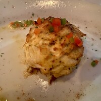 ルース クリス ステーキハウス - クラブケーキ。蟹の身をこんなにもいっぱい贅沢な味わいで食べられて最高♪