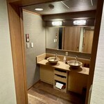 ラビスタ阿寒川 - 広い洗面スペースの奥には…