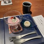 ラビスタ阿寒川 - デザート：シマエナガの練り切りと苺プリン