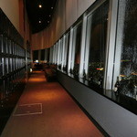 THE21 - 入口からレストランへ