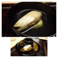 緒方 - 鮑と茄子のお椀・・立派な鮑ですし柔らかいですね。お出汁は上品な味わいでした。
