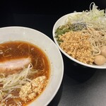 豚風。 - 限定『こんぶ。』（1,400円）＋燻製うずら（150円）＋ショウガ（50円）＋あおさ（100円）＋さらしネギ（100円）、ニンニクコール