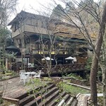 Ryo-an - ツツジか満開になると綺麗みたい