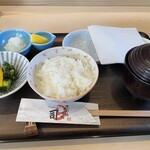 司 - お椀に入っている豆腐(しみ豆腐？)は絶品