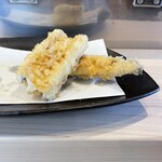 司 - 穴子は塩と天汁で楽しみます