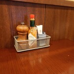 ビストロ コゥジィ - 卓上常備。