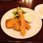 ビストロ コゥジィ - ■ 今週の魚：シーフード mix フライ、1,100円