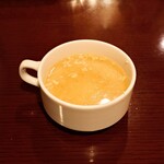 ビストロ コゥジィ - 熱々提供が嬉しいスープ。