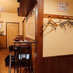 ビストロ コゥジィ - 店内右奥は、一段高くなったスペース。