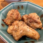 麺屋 だいくう - セットの唐揚げに塩胡椒でパンチ効かせます！