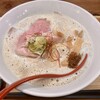中華そば 親孝行 - 『鶏白湯』。ラーメン丼が前回のものと違っていたのは”たまたま”？量が増えた感じがしたが気のせいか。