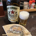 かど屋 - 赤星大瓶と活アワビ刺身