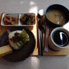 ニュウボラボラ - ●ホットコーヒー（モーニングサービス付き）500円

おにぎりは梅干し、塩、塩昆布、ごぼうのオカカから選択出来ます」

との説明があったので、珍しそうな

●おにぎり（ごぼうのオカカ）を選択してみた