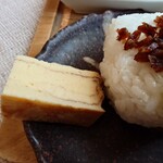 ニュウボラボラ - ◯だし巻き卵
この綺麗な見た目から
キチンとした料理経験があるのだろうな、と思える

シッカリとした甘味と出汁感が心地良くて

本来僕は、玉子焼きは塩派（笑）なんだけど
これは美味しい