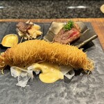 鉄板ステーキ 花心 - 炙り寿司、カダイフ、季節野菜の一品。