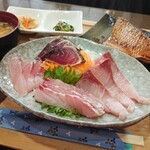 bless - 料理写真:刺身と煮付け定食