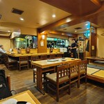 よよぎあん - 昔ながらのチョイ、アダルトな雰囲気の店内。