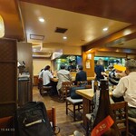 よよぎあん - なかなか広い店内。