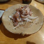 よよぎあん - お通し「ヤリいかの香味ソース和え」（バイト君から何も説明無いので勝手に妙名。）