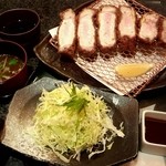 とんかつ マンジェ - 上ロースとんかつ定食、８０匁