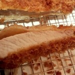 とんかつ マンジェ - マンジェとんかつ（ジャンボ）定食（カツ断面）