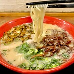 豚骨拉麺酒場 福の軒 関内ベイスターズ通り店 - 20250402豚骨辛子高菜ラーメン803円➁