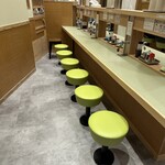 肉うどん 肉めし 甚三 - 店内