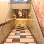 自家製麺 伊藤 - お店へと降りていく階段。