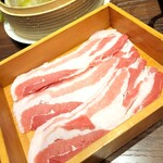 大連餃子基地 DALIAN - 鹿児島黒豚。二人前だけど少なすぎです。