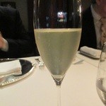銀座 ハプスブルク・ファイルヒェン - ニワトコの花のジュースをシャンパン割りで