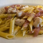 294660848 - タイと赤玉ねぎのパスタ