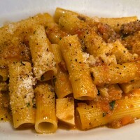 イル カルディナーレ 銀座本店 - 自家製サルシッチャとタケノコのトマト煮込みのパスタ