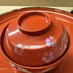 赤坂 菊乃井 - この時期しか使えない贅沢な桜のお椀