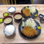 とんかつ檍のカレー屋 いっぺこっぺ 秋葉原店 - とんかつ定食２、多い；