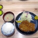 とんかつ檍のカレー屋 いっぺこっぺ 秋葉原店 - とんかつ定食、檍基準