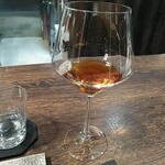 クロモリ - 燻製茶とのブレンド茶。鴨肉と味噌のジューシーさをリセットするには、燻製が必要だと感じました。