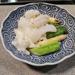 クロモリ - アオリイカとアスパラガス　調理で素材の美味しさ1から1.5に、組合せで1.5が3.5に。