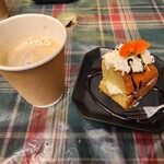 森のcafe - ココナツとクリームチーズのケーキ／カフェオレ