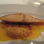 銀座 ハプスブルク・ファイルヒェン - 低温でマリネしてソテーした桜鱒と赤パプリカのゲルシュテルラグー