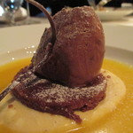 銀座 ハプスブルク・ファイルヒェン - チョコレートとプラリネのムース仕立て　ザッハビスキュイとオレンジのムース