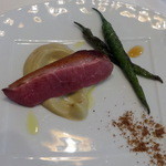 イル プレージョ - 低温調理鴨胸肉の炭火ロースト　焼き茄子のピュレ　レモンのリストレット＆七味塩