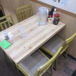 とんかつ檍のカレー屋 いっぺこっぺ - テーブル席