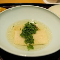 鳥匠 いし井 - 胸肉をしゃぶしゃぶで花山椒と。スープは鶏のブイヨンで。スープが旨すぎ！
