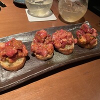 生粋 - ユッケ ブルスケッタ乗せ