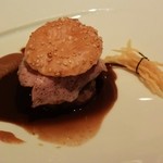 メゾン・ド・タカ芦屋 - ”ハンバーガー”に見立てたシャラン産鴨胸肉とフォアグラのポワレ