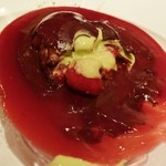 メゾン・ド・タカ芦屋 - グランデセール：苦味の効いたショコラで包みこんだフランボワーズとピスタチオ④溶けた後