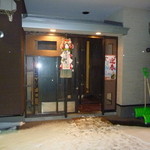 慶州園焼肉店 - 玄関にしめ縄飾り　