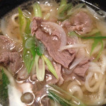 香川 - 肉うどん、お出汁に肉と玉ねぎの甘みが出て、うまうま